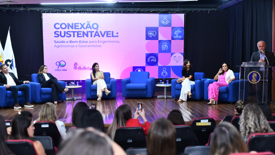 Mulheres discutem participação feminina na engenheira, na política e em cargos de liderança