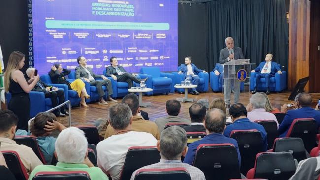 Crea-MG recebe evento nacional sobre energias renováveis e descarbonização