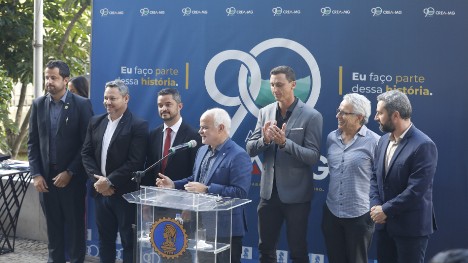 Celebração de 90 anos do Crea-MG homenageia funcionários e ex-presidentes
