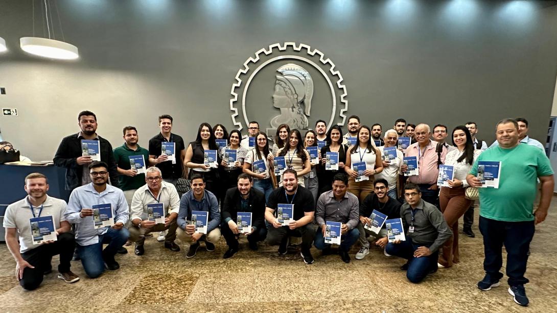 Inspetores e Representantes do Crea-MG levam cartilha com soluções técnicas para candidatos às eleições municipais de 2024